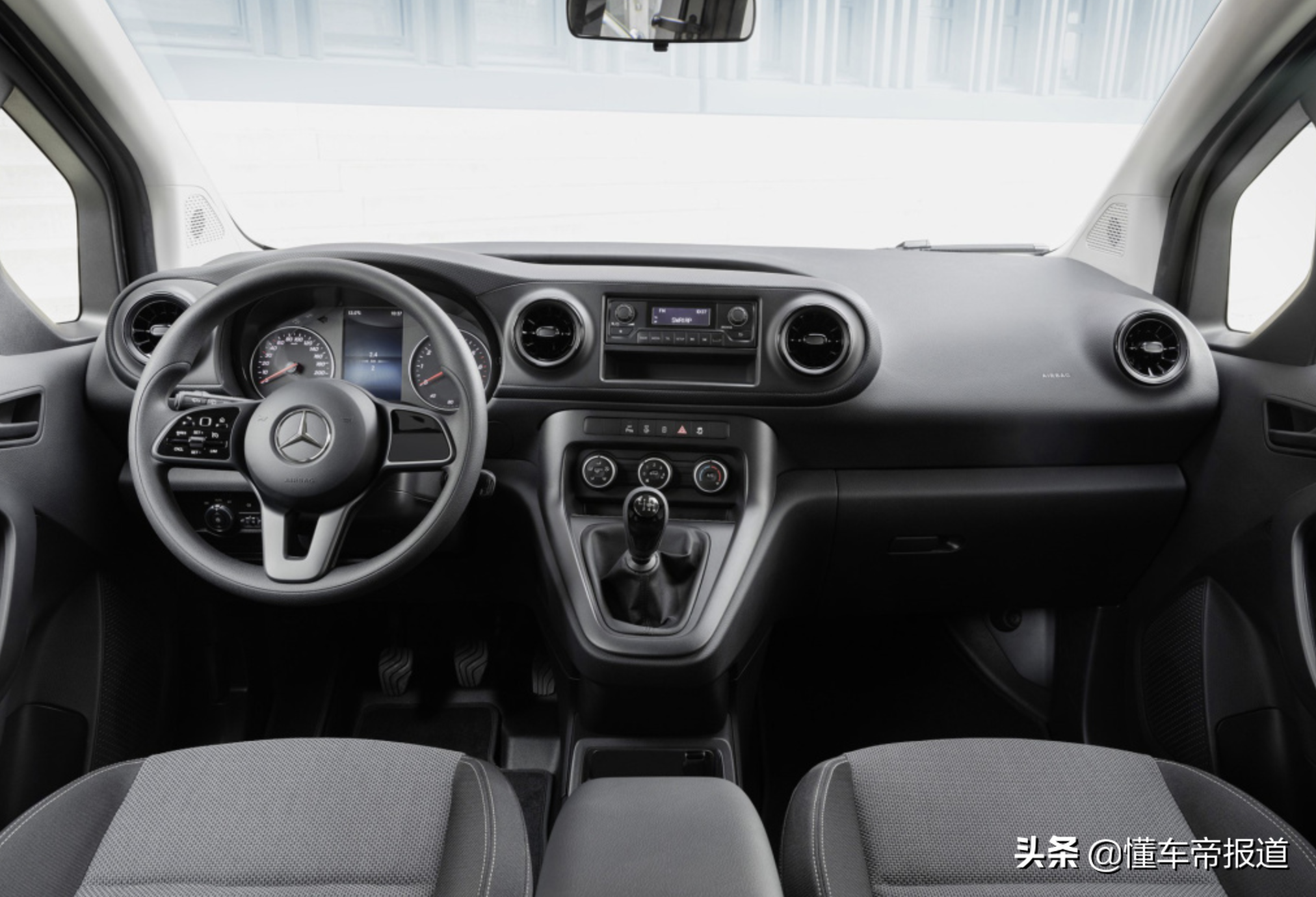 新车 </p><p>　　 德味“五菱宏光”，解析奔驰新Citan，实际却是换标雷诺？