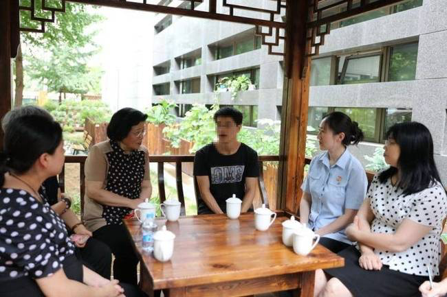 高考状元因抢银行获刑10年，出狱考入重点大学，背后有什么故事？