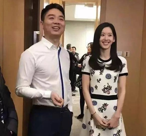三次创业上市，一个想法就让胡玮炜3年狂赚15亿，李斌究竟多厉害