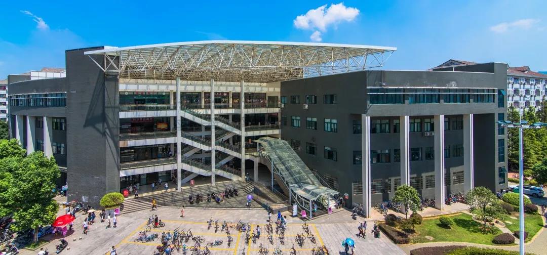 坐拥5大校区，14个食堂吃遍网红美食，湖南这所