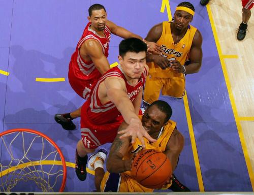 姚明nba历史得分榜（姚明被哈达迪打爆？对比两人NBA生涯数据，球迷：人比人，气死人）