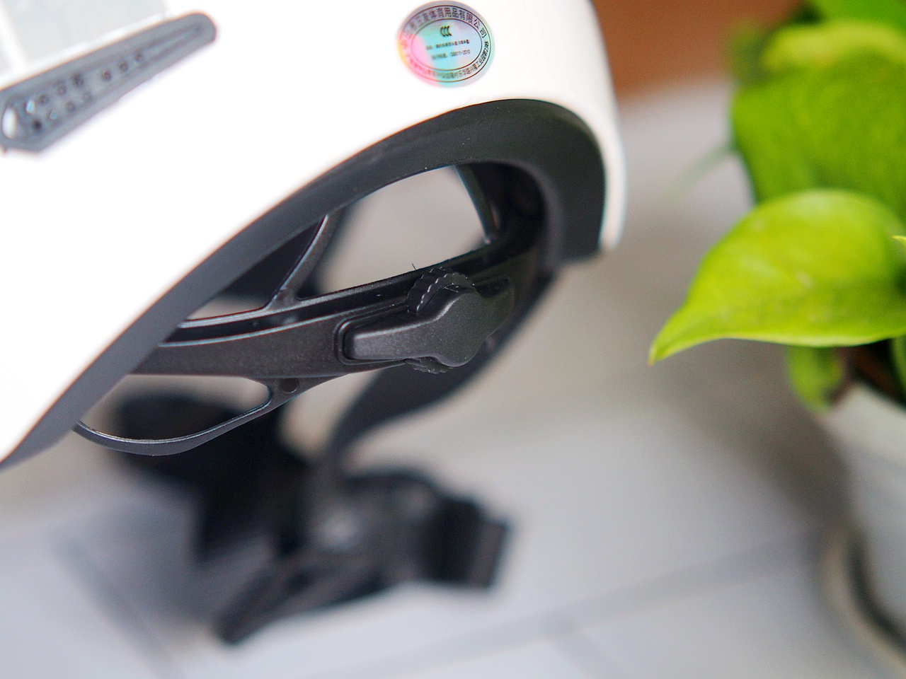 电单车出行一人一盔安全有保障Smart4u时尚头盔