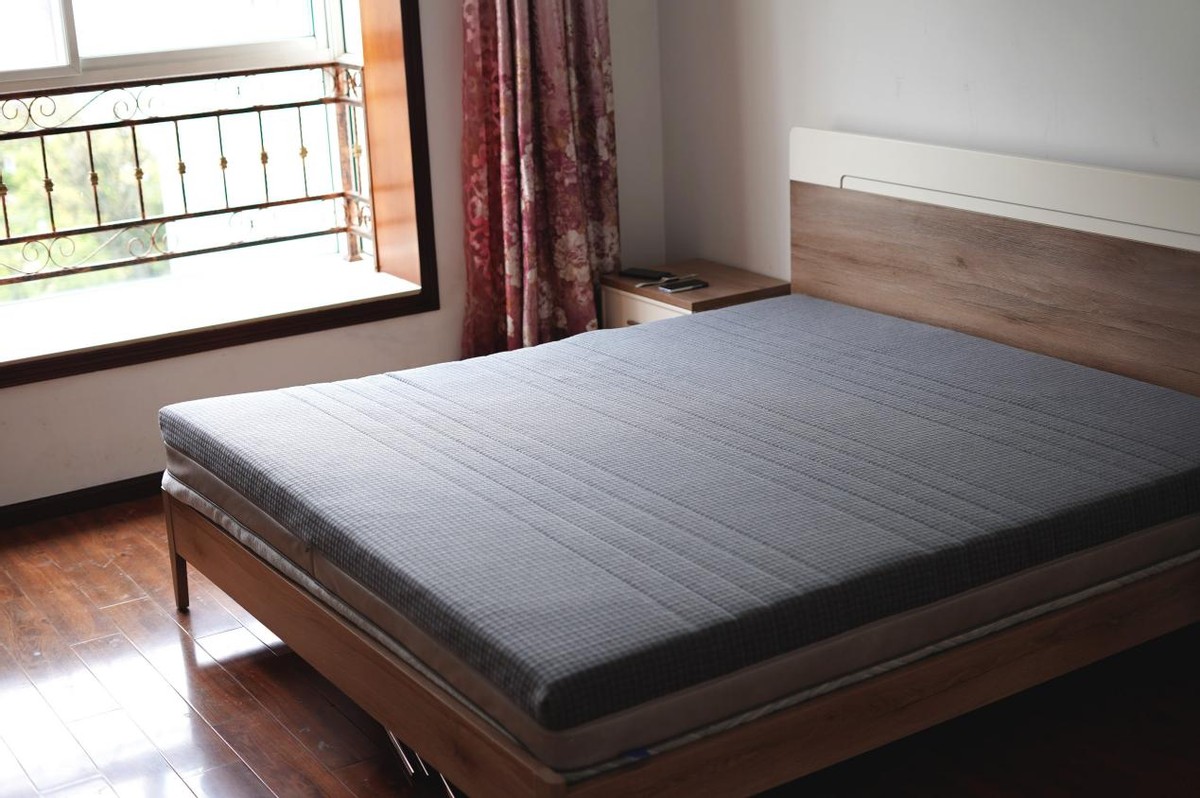 米粉亲自来验货 售价两千多的8H 金刚护脊乳胶床垫到底值不值