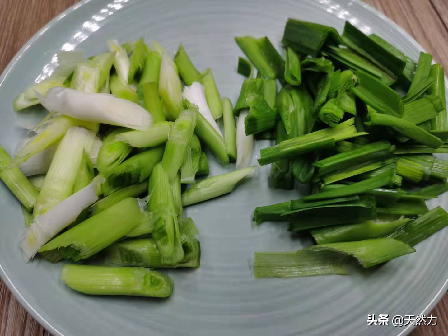 回鍋肉怎么做才好吃？來看看傳統的川菜做法，肥而不膩，真解饞