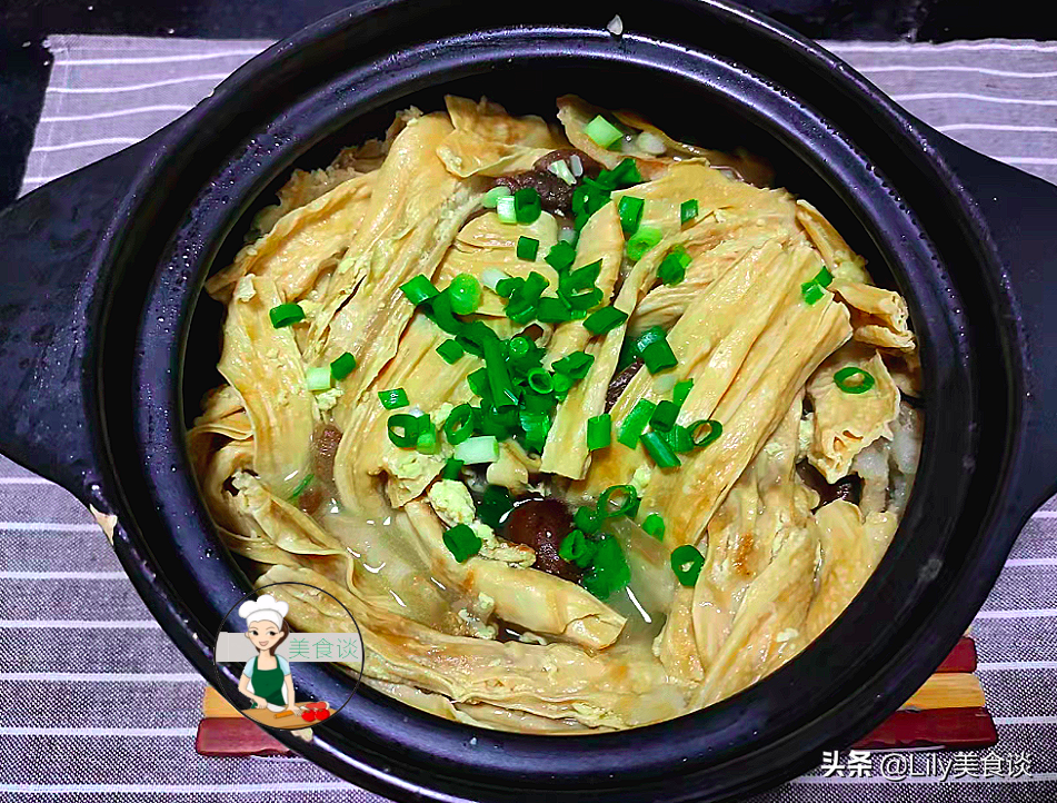 冬天，五花肉和它是绝配，泡软一煎一焖，简单又营养，多给孩子吃