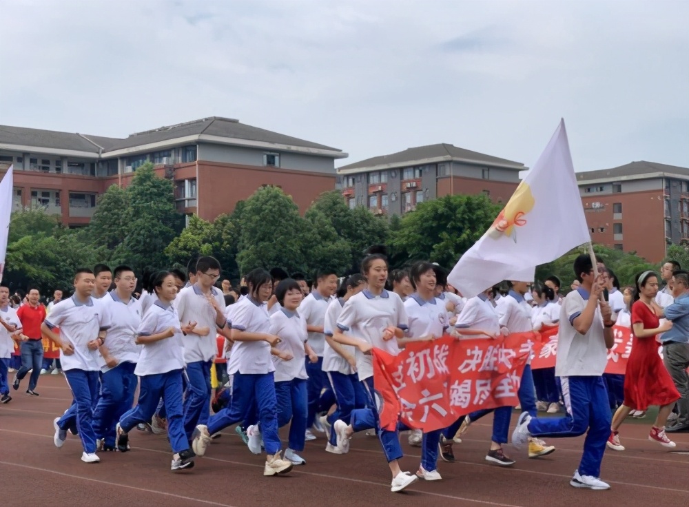 从不上补习班，从普通学生到河北省状元，邢雨菡到底做了什么？