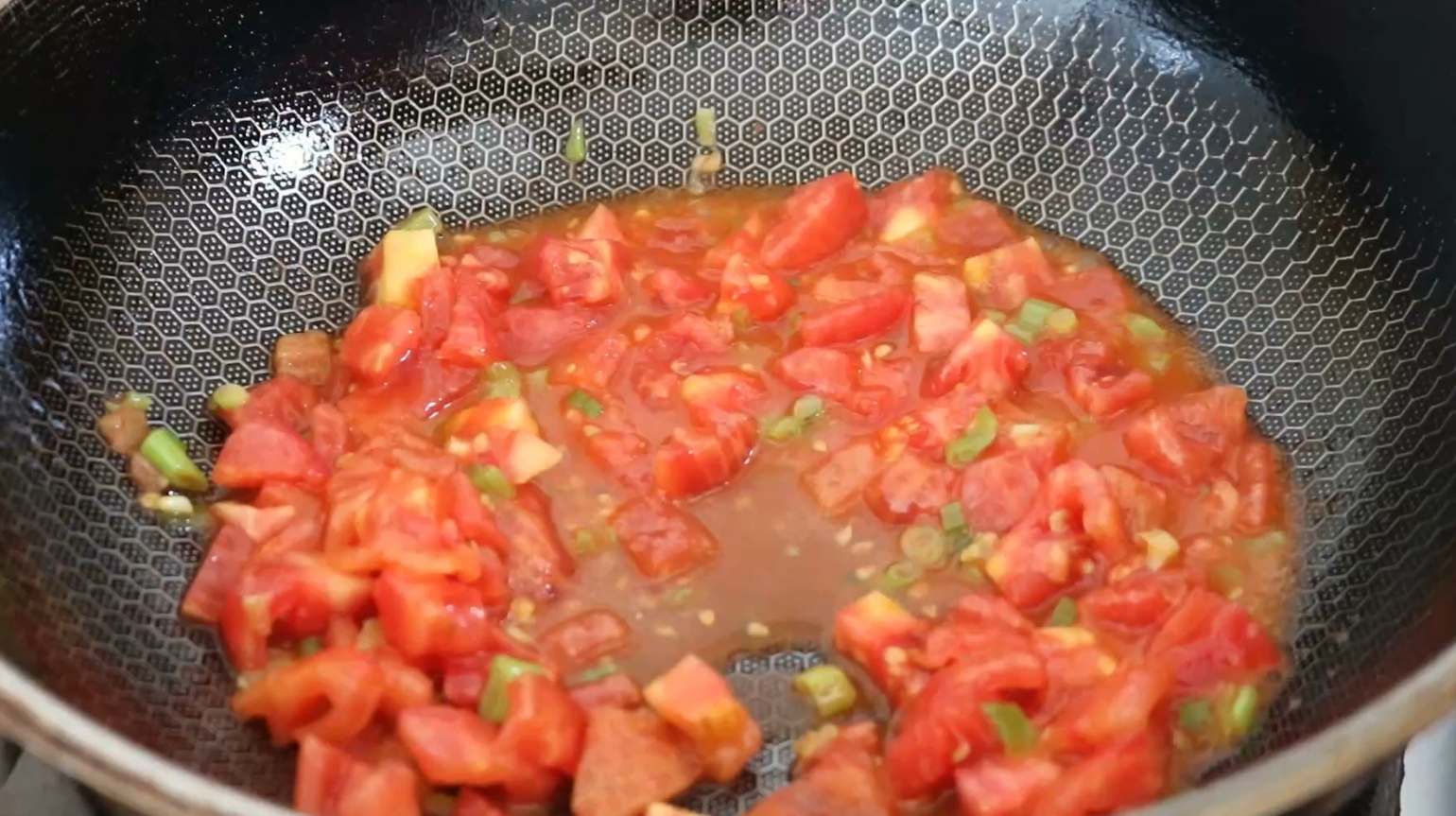 西红柿蛋汤怎么做（西红柿鸡蛋汤的做法诀窍）