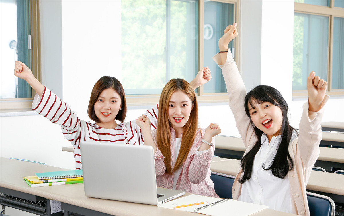 大学期间很有面子的班干部，既锻炼能力又大权在握，学生不要错过