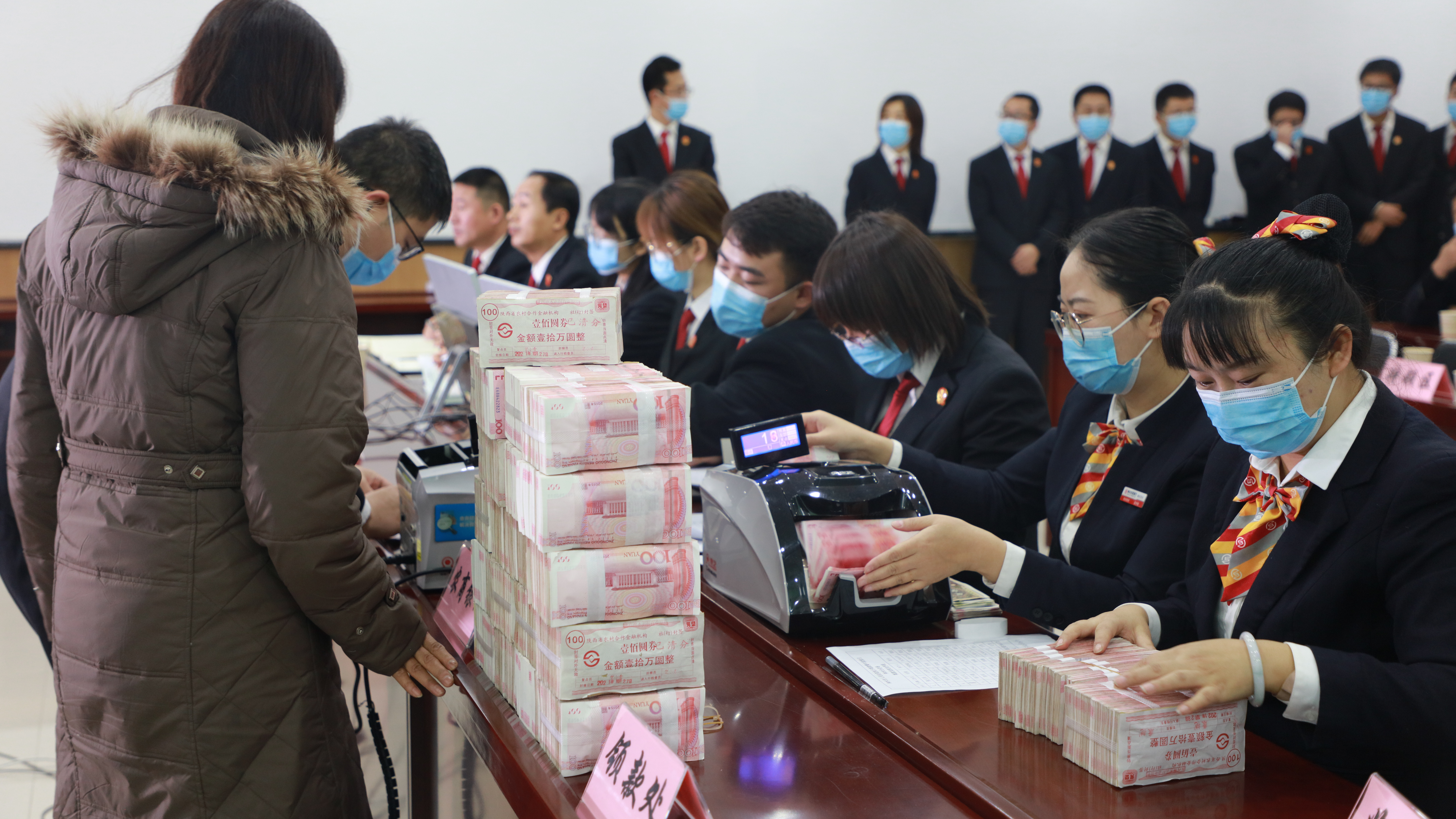神木市法院集中发放执行案款3600余万元，单笔最高金额达1310万元
