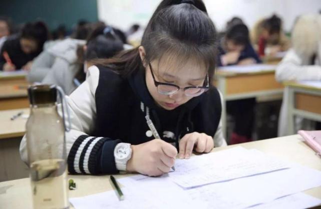 高考填报志愿也有“辅导班”，3000元的志愿咨询费，是智商税吗？