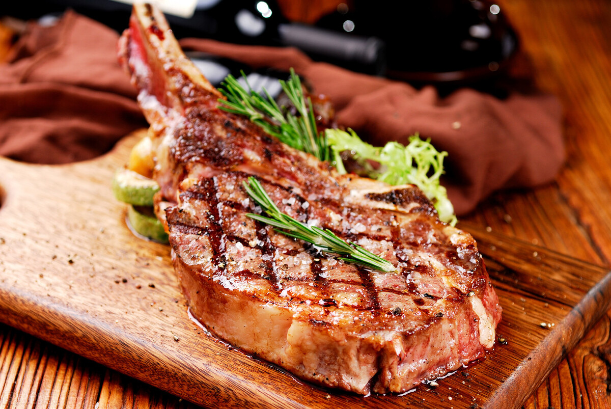 壹健康经验：牛排怎么煎才嫩又不生硬？牛排7分熟要煎多久