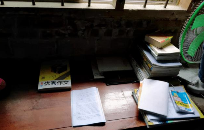 父亲患病、母亲离家、靠低保生活的他，却以高考707分逆天改命