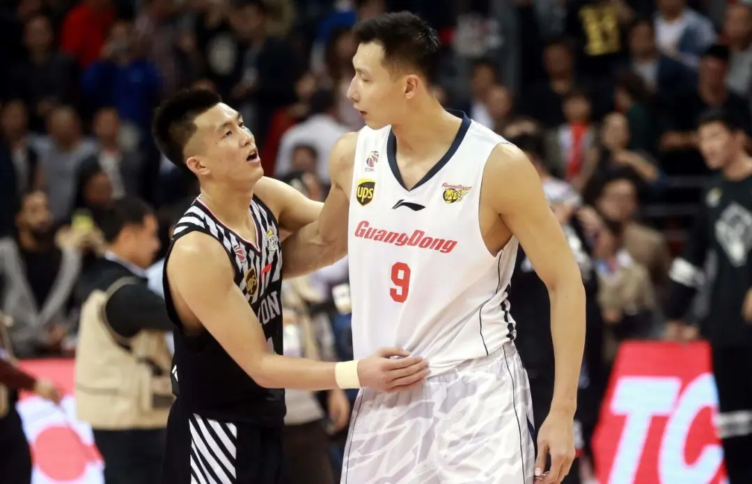 为什么没人看篮球世界杯(不打NBA后，阿联和周琦，为何不去欧洲打球？原因和钱有关)