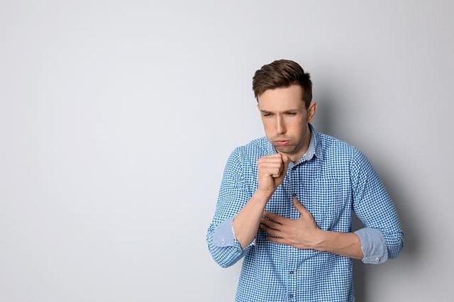 咳出白痰或黄痰，有什么不同的原因？平时该如何缓解？