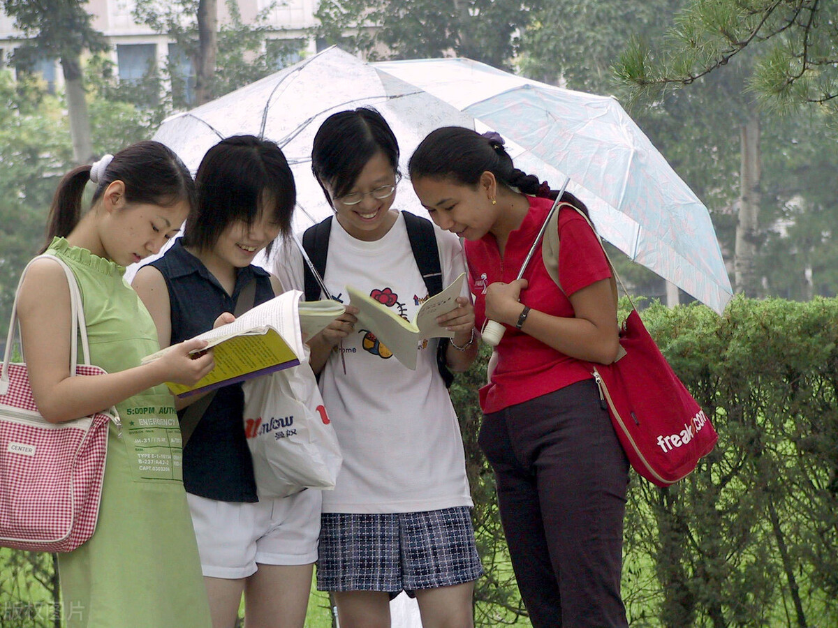 2022届艺考生想走捷径，报考中国人民大学文化分超过一本线？