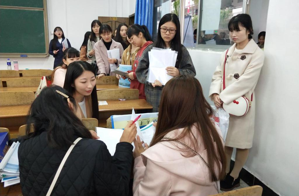 北大博导，因其“第一学历”遭学生嫌弃？有点离谱哦