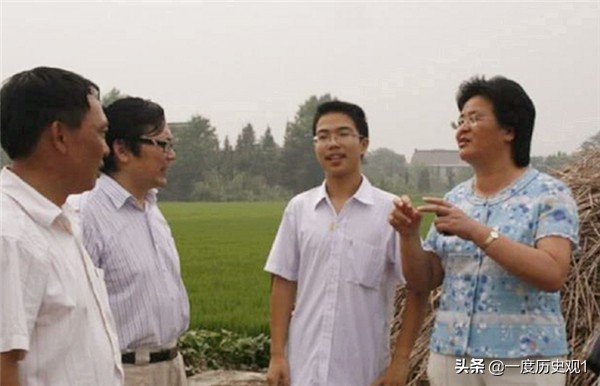 高考生写下755字作文，有30字阅卷组长不认识，为何被评满分作文