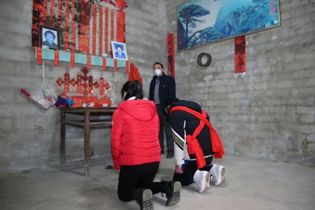 磕头跪拜的礼仪磕头跪拜的正确礼仪