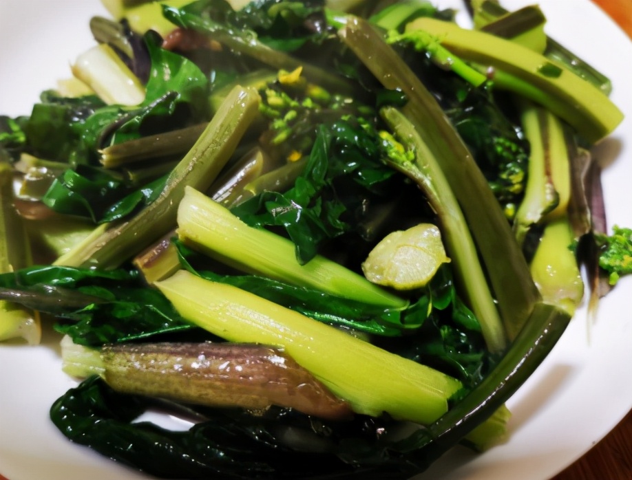 红菜苔炒制技巧：简单几步做出美味佳肴