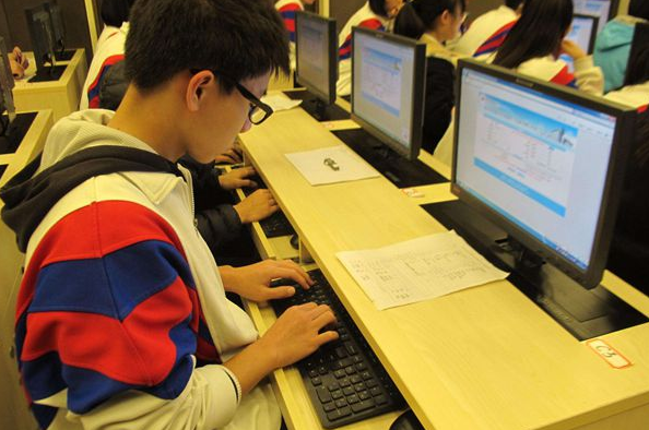 高考近乎满分的他，因“颜值太高”未进清北，却得到了同名小行星