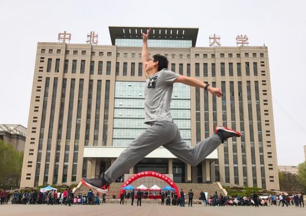 国内一所很神秘的双非院校，校内设禁区，新生入学要签保密协议