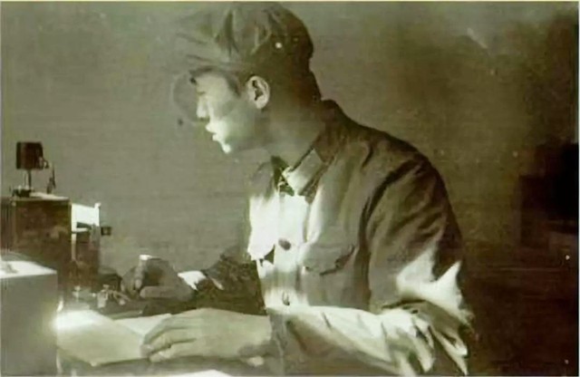 刑场上，战士亲手枪杀12名同志后自杀，用枪声发出绝密情报