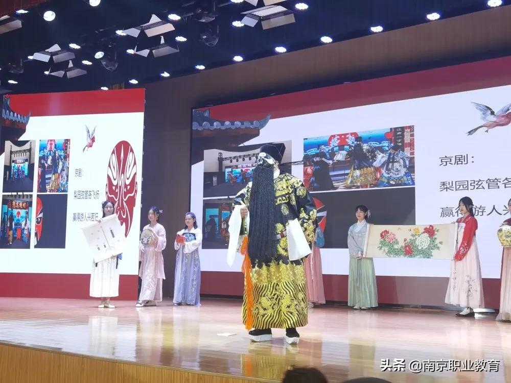 南京市莫愁中等专业学校举办“信仰百年 初心如一”庆祝中国共产党成立100周年专题活动