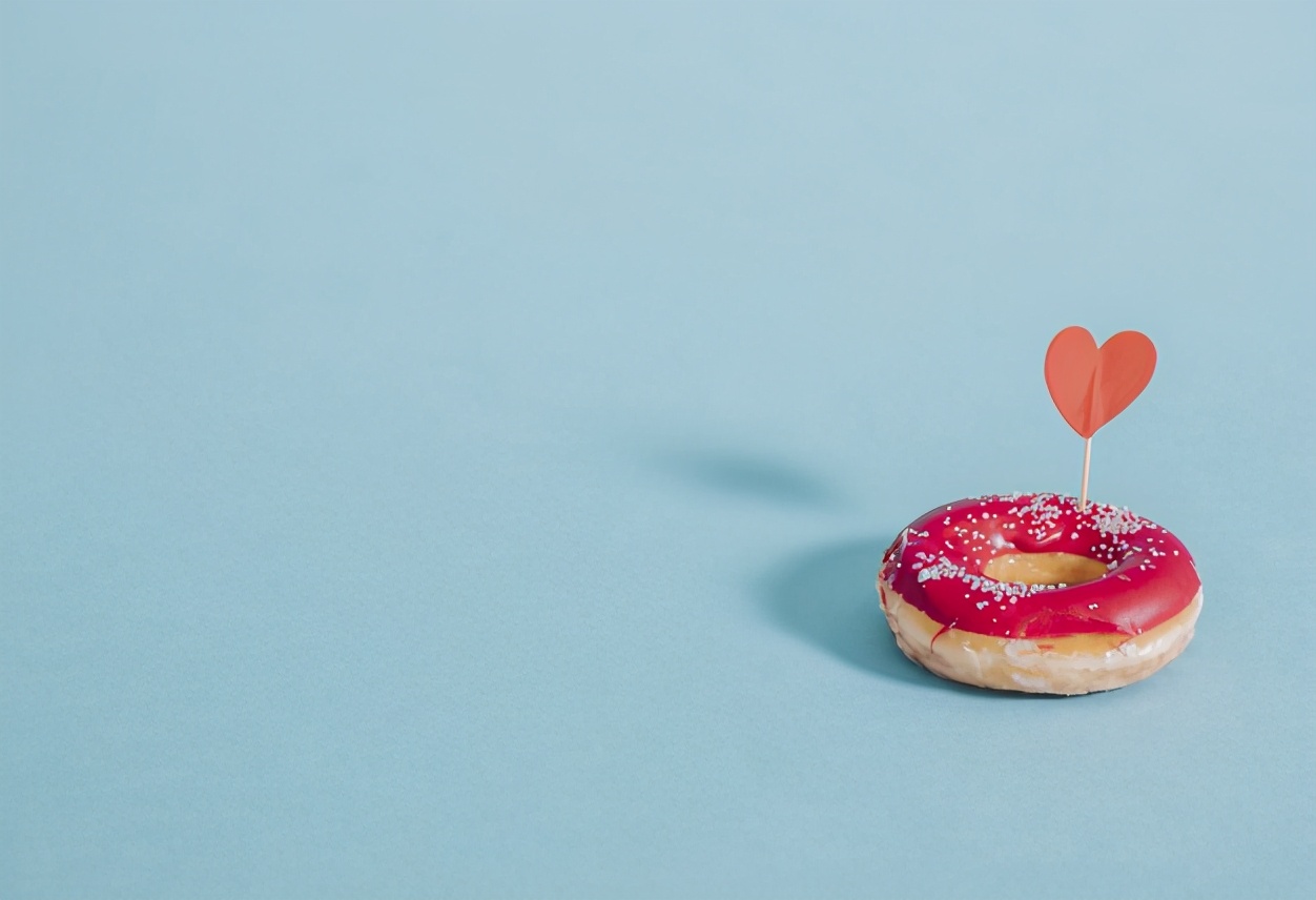 异性相处，多聊这些话题，可以和男人日久生情