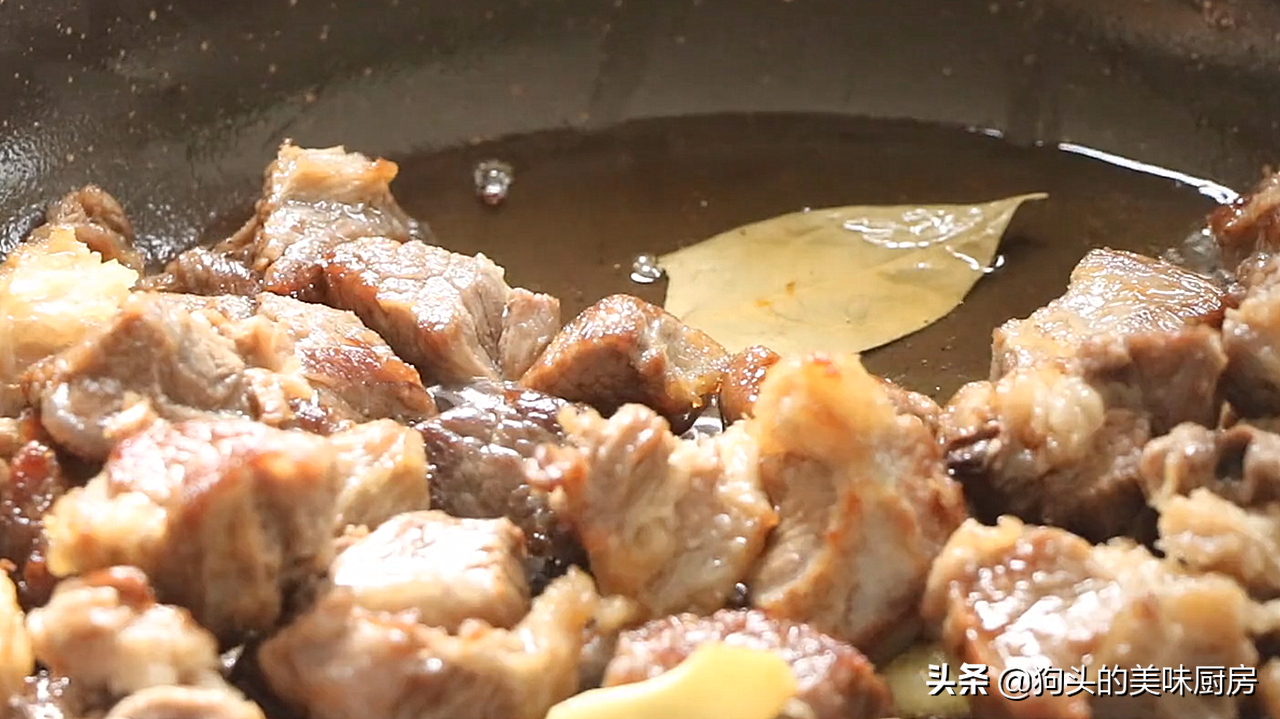 长假在家不想做饭，教你一个做法，土豆牛肉一锅炖，能吃两碗饭
