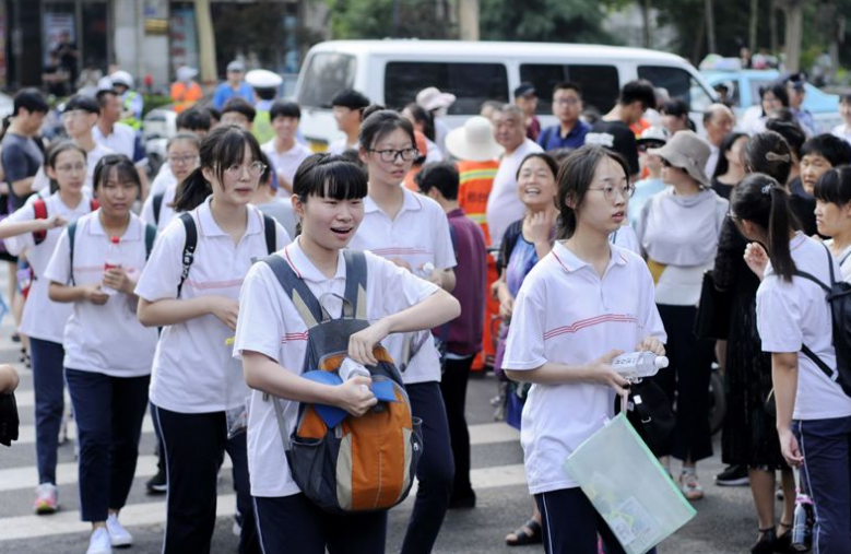 2021高考“新规定”，四类考生无缘高考，成绩再好也无济于事