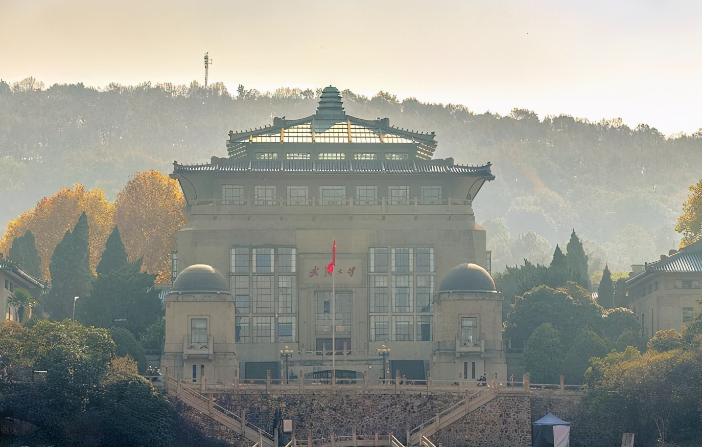 我国“文科大学”排行曝光，清华遗憾排在第六，武大名次很抢眼