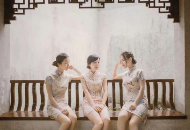 大学生“旗袍毕业照”走红，美貌与智慧并存，看完挪不开眼