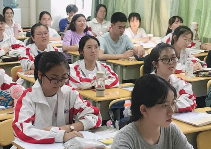 贵州一高中违规招生，导致400多名考生无学可上，教育部给出回应