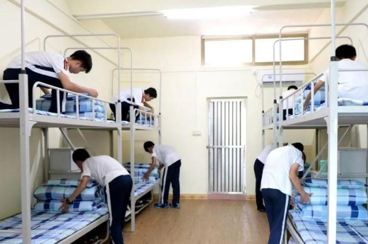 上大学后才了解，高中“走读”和“住校”区别很大，容易影响分数