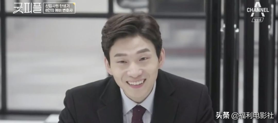 9.5分综艺：8位高材生硬拼2个律师名额，谁不是从当孙子开始的呢