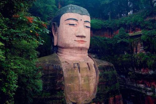 乐山大佛闭眼泪流满面，真相竟是如此？
