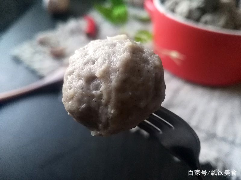 教你自制牛肉丸，无需手打，鲜嫩好吃，制作简单，比吃牛肉方便