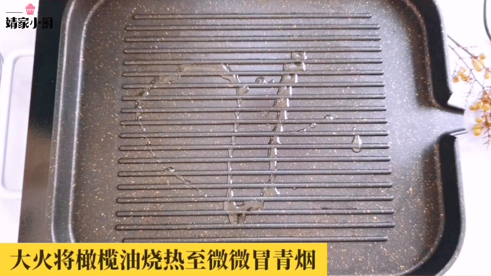 牛排怎样做才能又滑又嫩，教你10分钟，做出鲜嫩多汁的西冷牛排