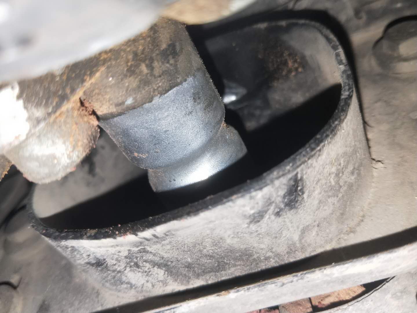 奥迪2.8V6发动机故障一大堆，最吓人的是差点把发动机甩出去