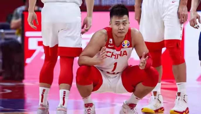 为什么赵睿nba不要他(赵睿被中国篮协封杀冤枉吗？比起王治郅被开除，赵睿是小巫见大巫)