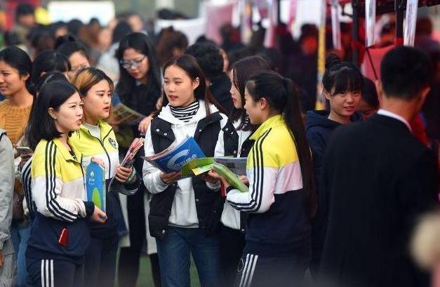 2021高考刚过一本分数线，冲刺还是以保为主？班主任告诉你答案