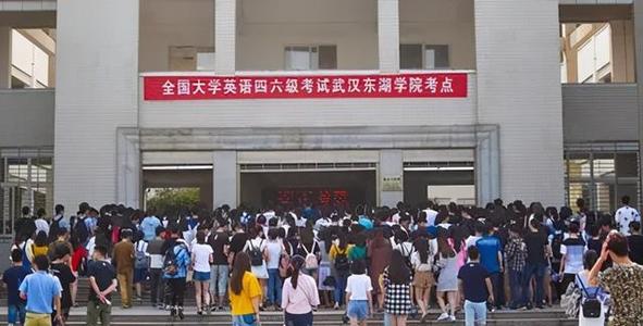 大学补考容易过吗（让大学生）
