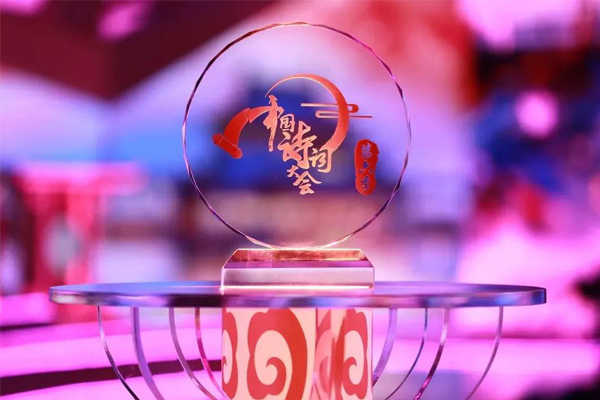 “曲项向天歌”的“曲”念几声？百人团28人答错，蒙曼：还不错