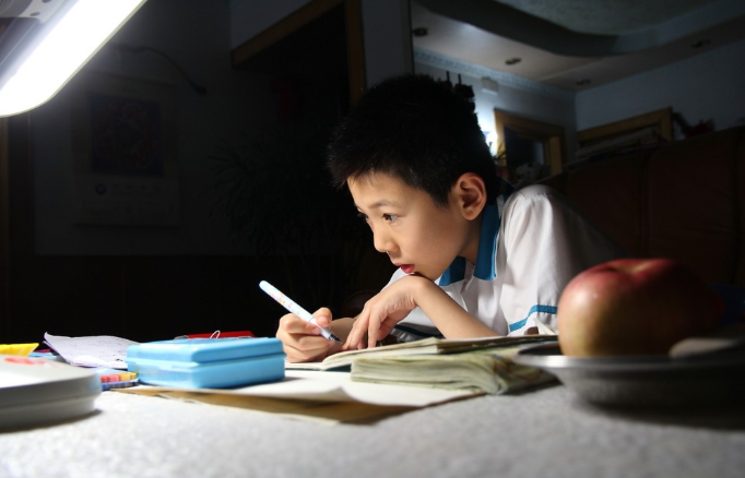 中小学生“奶酪字体”盛行，老师却并不喜欢，看见会扣卷面分