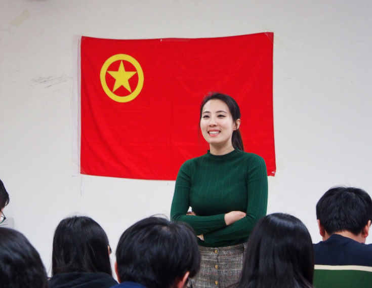 为防止学生逃课，大学老师费尽心思，“纸飞机”点名你见过吗？