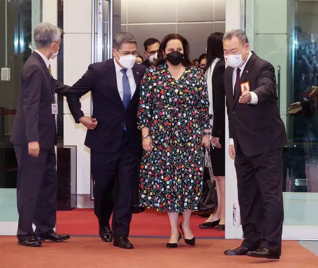 洪都拉斯總統訪台! 公私兼顧,金元外交的本質就是榨完最後一滴油
