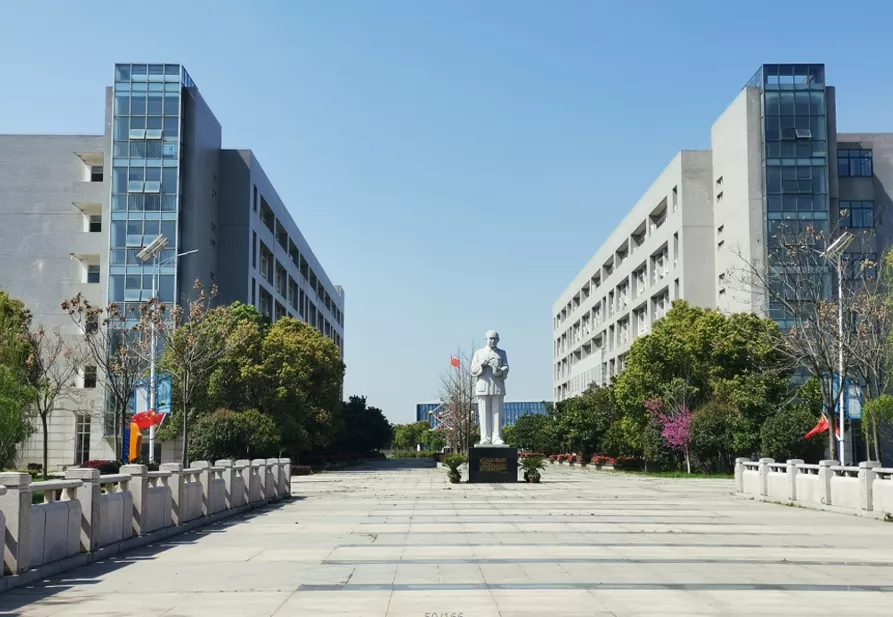 欢迎报考湖北国土资源职业学院！2020年，我们9月见