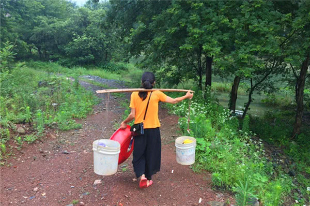 1994年高考：她692分入人大，毕业却无处就业，二婚嫁低保户傍身