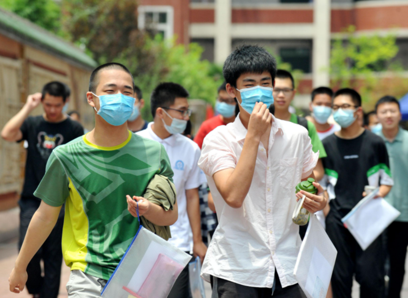 特殊的高考满分作文，全篇仅755个字，有30字阅卷老师“不认识”