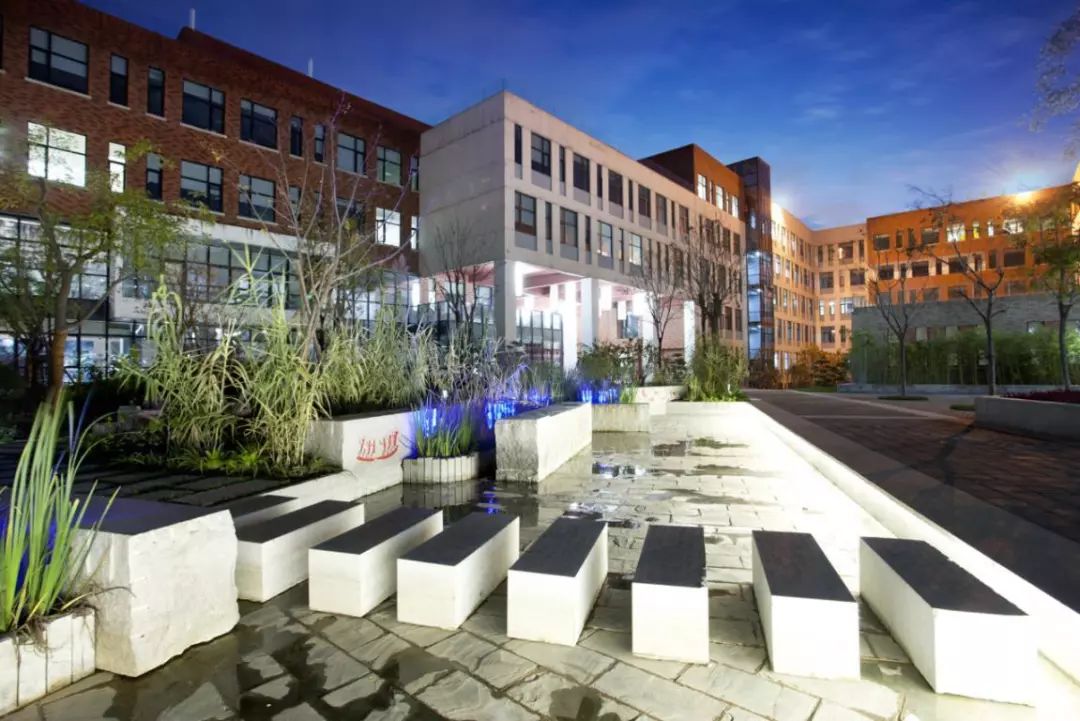 西安这座学费高达3万的大学，凭什么比985、211还受人欢迎？